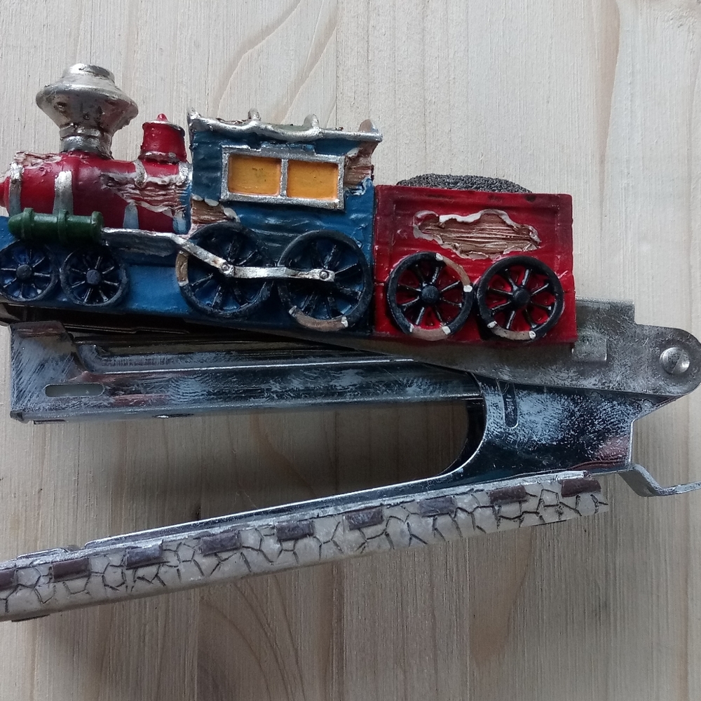 Great little train stapler that uses little staple
